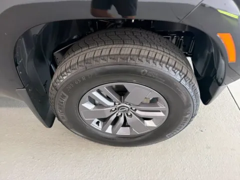 More photos of 2027 Nissan Frontier SV at Woody Folsom Nissan of Baxley, GA