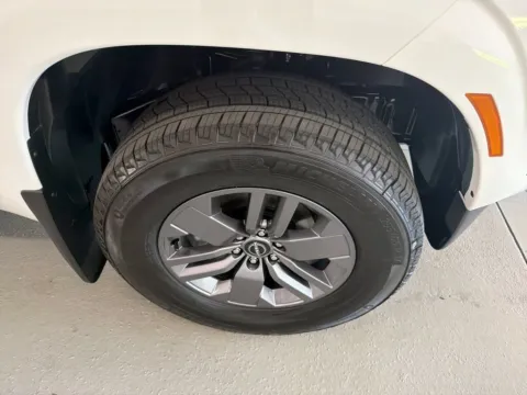 More photos of 2027 Nissan Frontier SV at Woody Folsom Nissan of Baxley, GA