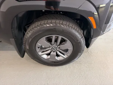 More photos of 2027 Nissan Frontier SV at Woody Folsom Nissan of Baxley, GA