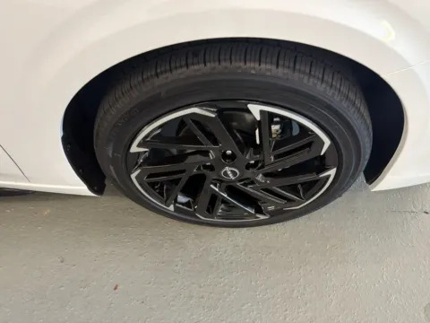 More photos of 2027 Nissan Sentra SR at Woody Folsom Nissan of Baxley, GA