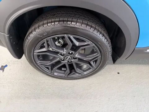 More photos of 2027 Nissan Kicks SR at Woody Folsom Nissan of Baxley, GA