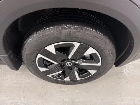 More photos of 2027 Nissan Kicks SV at Woody Folsom Nissan of Baxley, GA