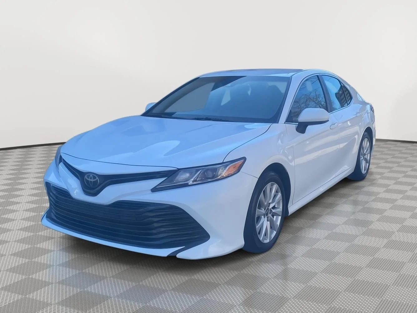 White 2018 Toyota Camry LE for sale in North Charleston, SC