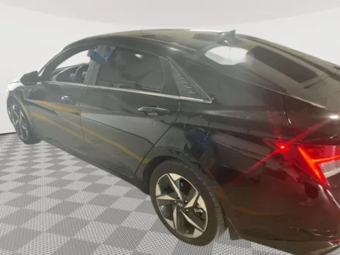 More photos of 2022 Hyundai Elantra Limited Sedan 4D at Payless Car Sales, SC