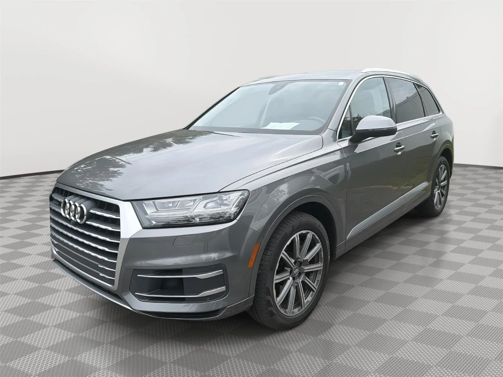 Gray 2018 Audi Q7 Premium Plus for sale in North Charleston, SC