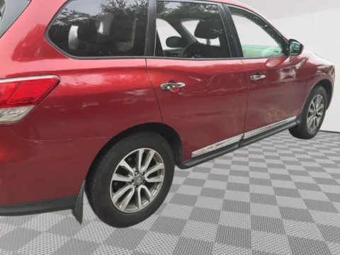 More photos of 2014 Nissan Pathfinder SL at Payless Car Sales, SC