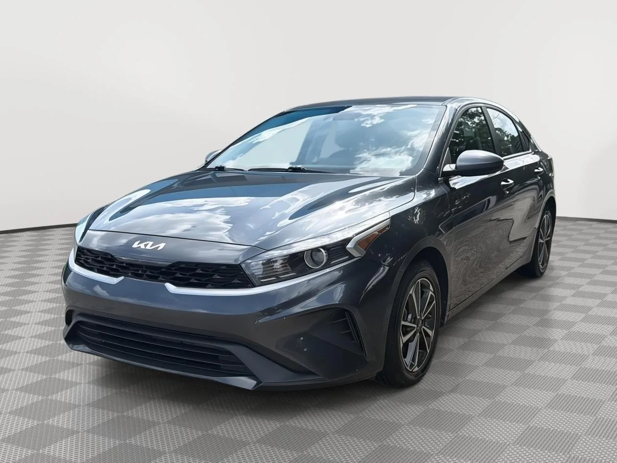 2023 Kia Forte LXS AT's photo