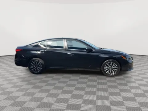 More photos of 2025 Nissan Altima SV at Payless Car Sales, SC