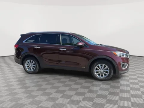 More photos of 2017 Kia Sorento LX at Payless Car Sales, SC