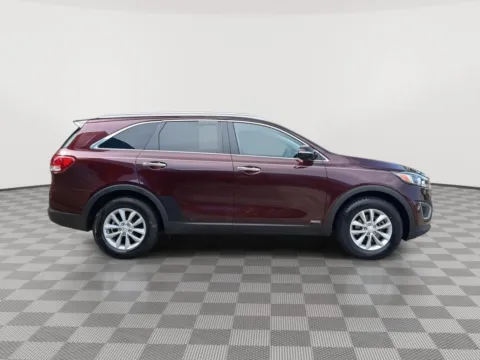 More photos of 2017 Kia Sorento LX at Payless Car Sales, SC
