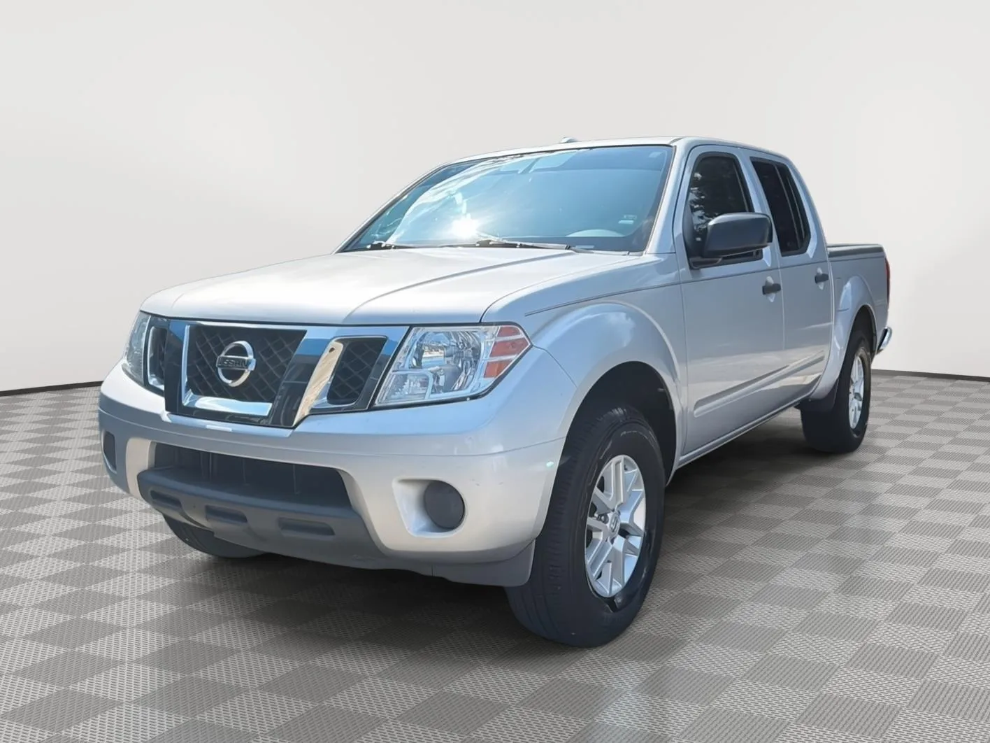 Silver 2015 Nissan Frontier SV for sale in North Charleston, SC