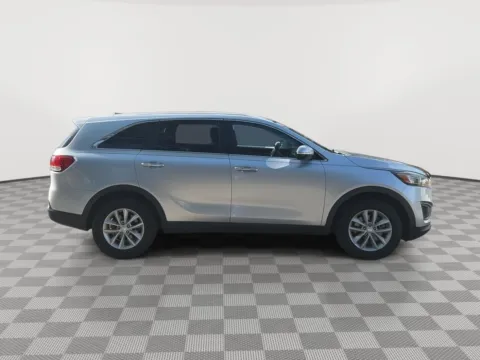 More photos of 2017 Kia Sorento L at Payless Car Sales, SC