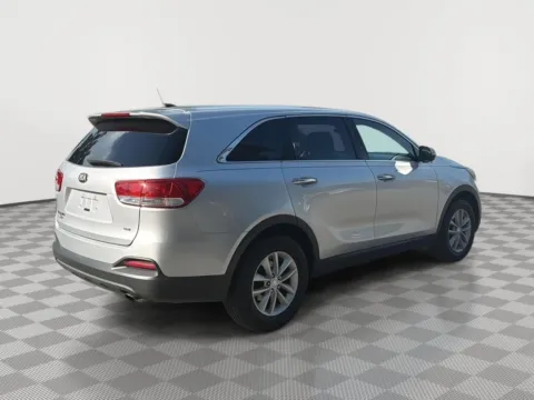 More photos of 2017 Kia Sorento L at Payless Car Sales, SC