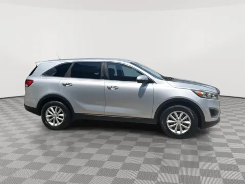 More photos of 2017 Kia Sorento L at Payless Car Sales, SC