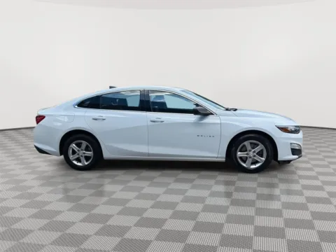 More photos of 2022 Chevrolet Malibu LS at Payless Car Sales, SC
