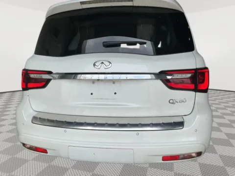 More photos of 2018 INFINITI QX80 Sport Utility 4D at Payless Car Sales, SC