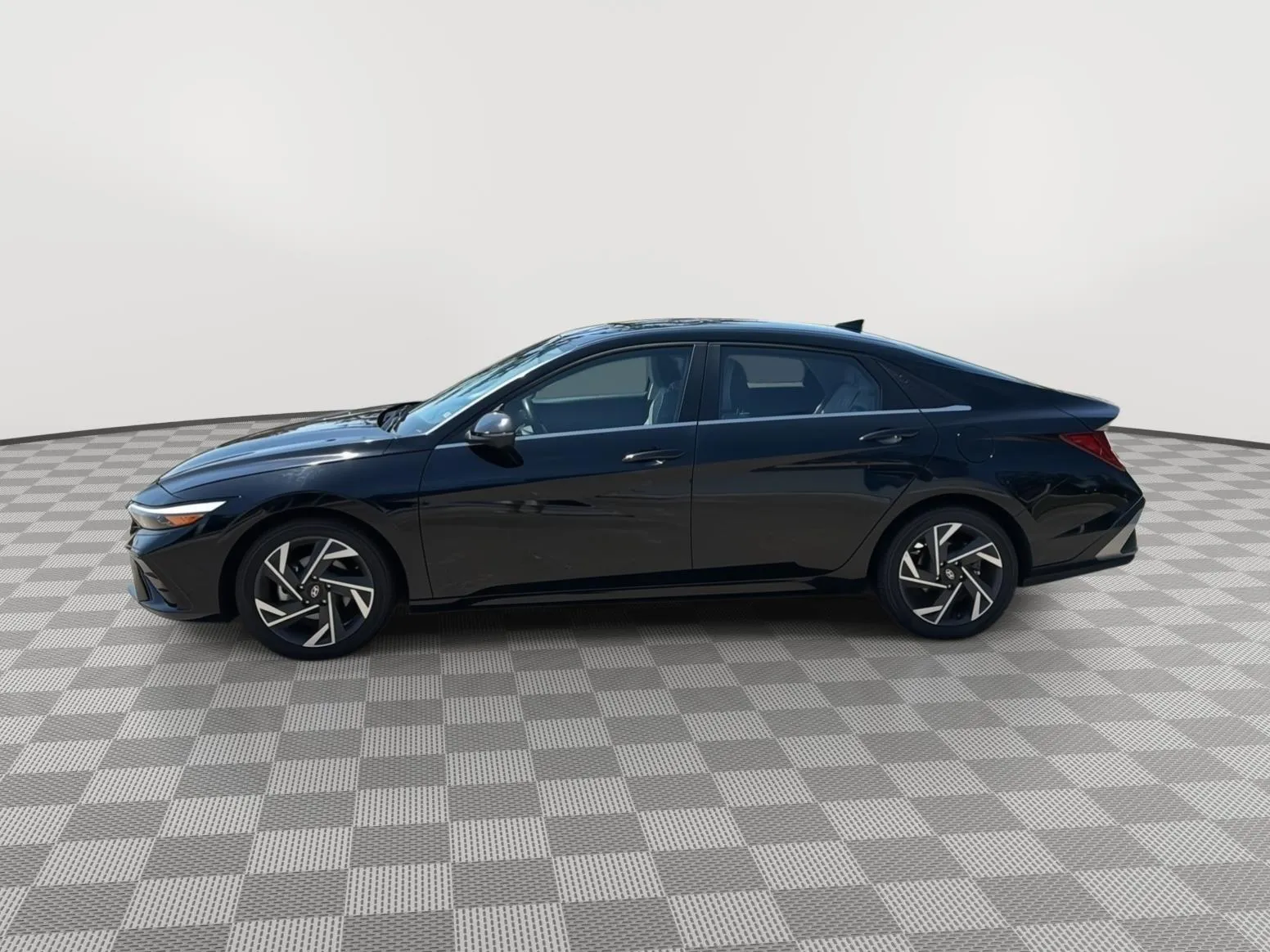 Black 2024 Hyundai Elantra Limited for sale in North Charleston, SC