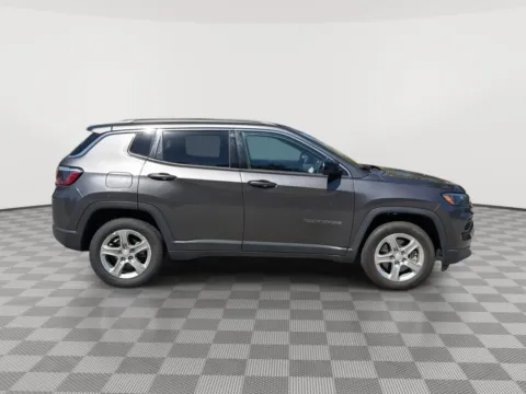 More photos of 2024 Jeep Compass Latitude at Payless Car Sales, SC
