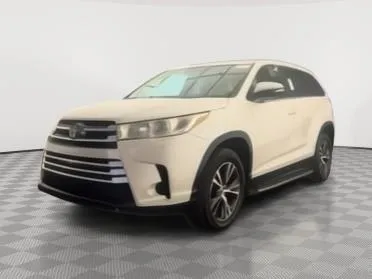 White 2019 Toyota Highlander LE for sale in North Charleston, SC