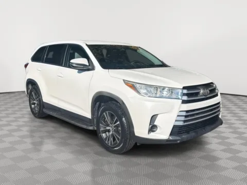 More photos of 2019 Toyota Highlander LE at Payless Car Sales, SC