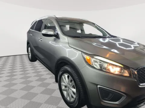 More photos of 2017 Kia Sorento LX V6 at Payless Car Sales, SC