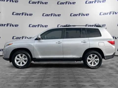 Photos of 2012 Toyota Highlander SE for sale in Salem, MA at CarFive Salem, MA