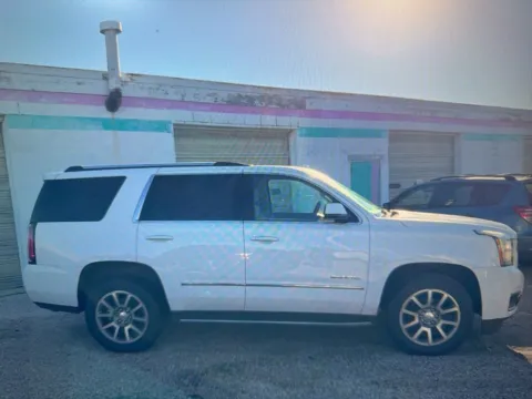 More photos of 2020 GMC Yukon Denali at CarFive Salem, MA, MA