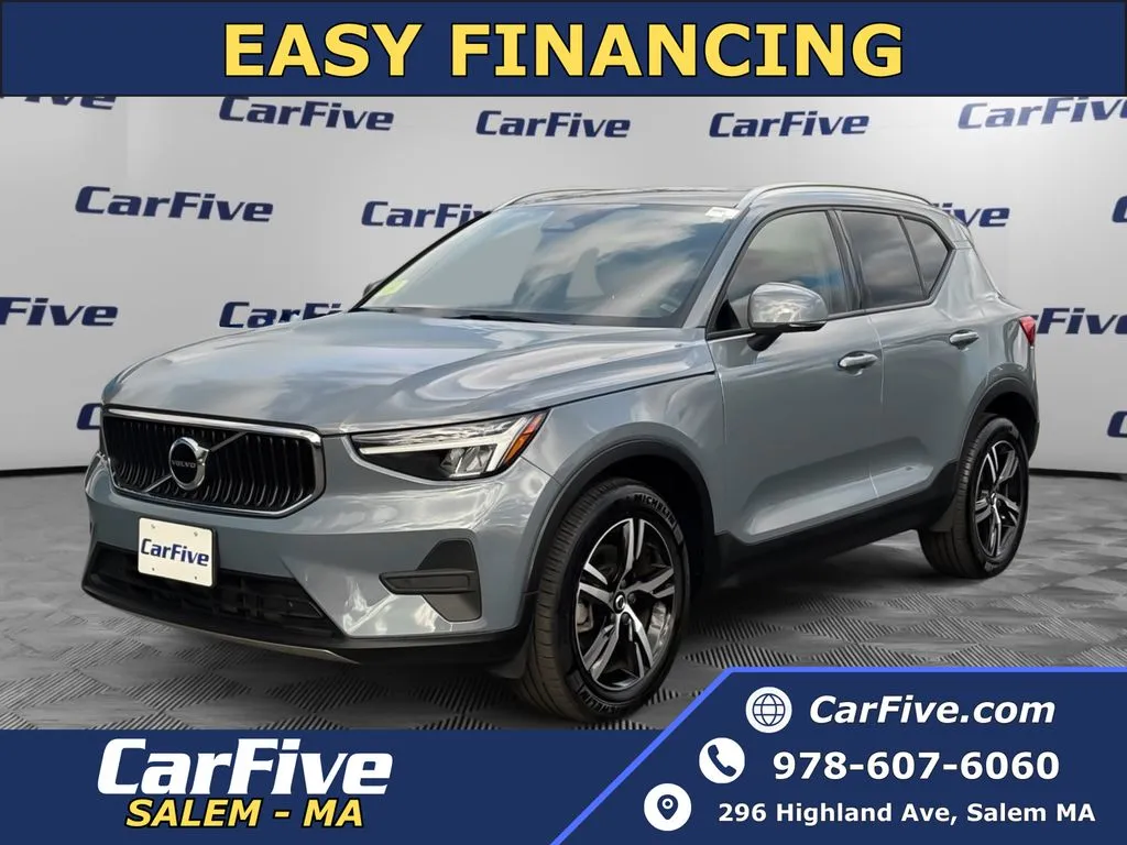 2023 Volvo XC40 Core's photo