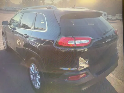 More photos of 2016 Jeep Cherokee Latitude at CarFive Salem, MA, MA