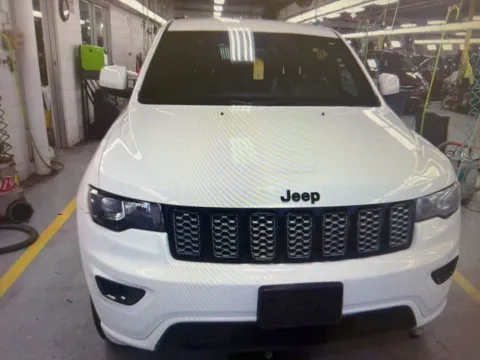 Photos of 2018 Jeep Grand Cherokee Altitude for sale in Salem, MA at CarFive Salem, MA