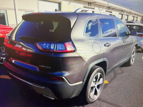 More photos of 2019 Jeep Cherokee Limited at CarFive Salem, MA, MA