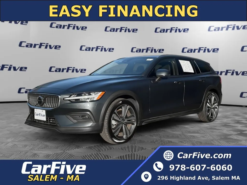 2025 Volvo V60 Cross Country Plus's photo