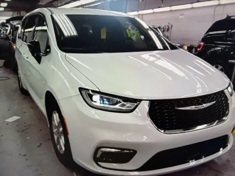 More photos of 2024 Chrysler Pacifica Touring L at CarFive Salem, MA, MA