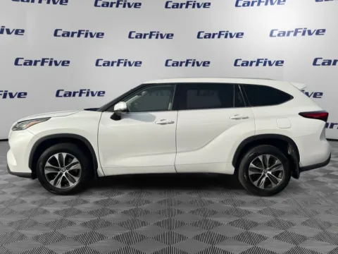 Photos of 2022 Toyota Highlander XLE for sale in Salem, MA at CarFive Salem, MA