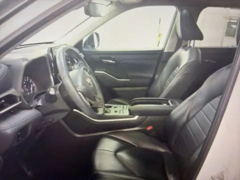 More photos of 2022 Toyota Highlander XLE at CarFive Salem, MA, MA