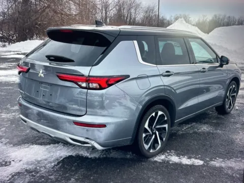 More photos of 2023 Mitsubishi Outlander SEL at CarFive Salem, MA, MA