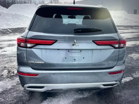 More photos of 2023 Mitsubishi Outlander SEL at CarFive Salem, MA, MA