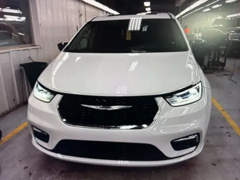 Photos of 2024 Chrysler Pacifica Limited for sale in Salem, MA at CarFive Salem, MA