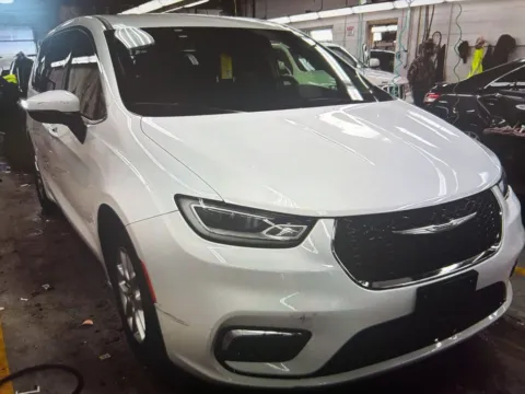 More photos of 2023 Chrysler Pacifica Touring L at CarFive Salem, MA, MA
