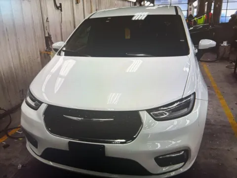 Photos of 2023 Chrysler Pacifica Touring L for sale in Salem, MA at CarFive Salem, MA