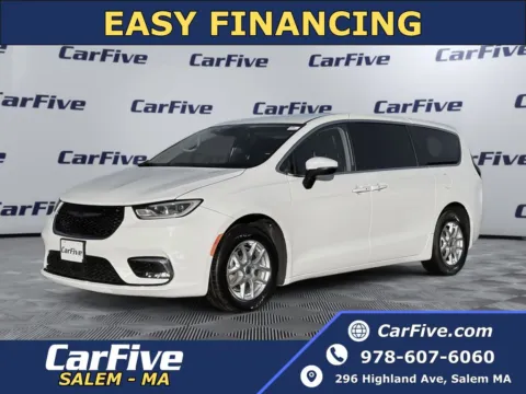 White 2023 Chrysler Pacifica Touring L for sale in Salem, MA