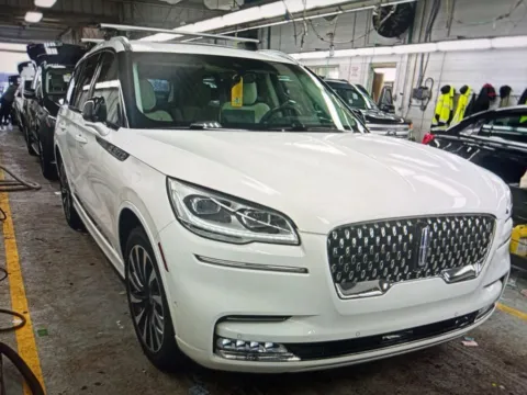 Another view of 2023 Lincoln Aviator Plug-In Hybrid Black Label Grand Touring for sale in Salem, MA at CarFive Salem, MA