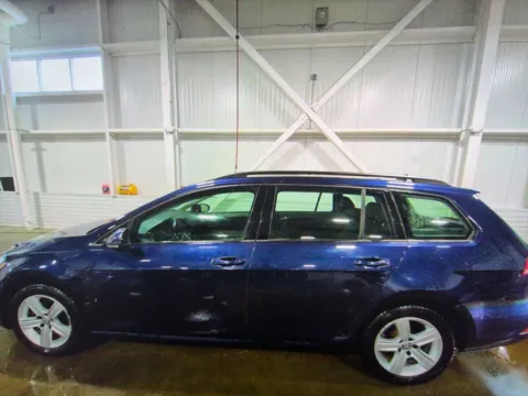 Photos of 2018 Volkswagen Golf SportWagen SE for sale in Salem, MA at CarFive Salem, MA