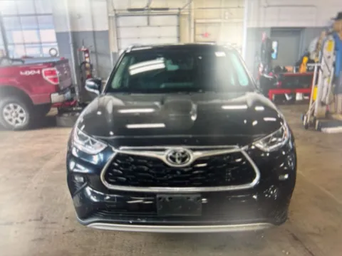 Photos of 2021 Toyota Highlander Platinum for sale in Salem, MA at CarFive Salem, MA