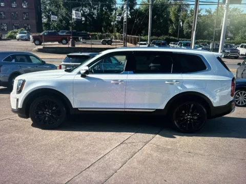 Photos of 2020 Kia Telluride SX for sale in Salem, MA at CarFive Salem, MA