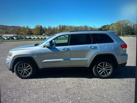 Photos of 2017 Jeep Grand Cherokee Limited for sale in Salem, MA at CarFive Salem, MA