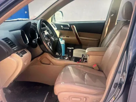 More photos of 2013 Toyota Highlander Limited at CarFive Salem, MA, MA