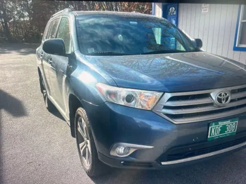 More photos of 2013 Toyota Highlander Limited at CarFive Salem, MA, MA
