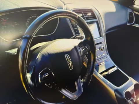 More photos of 2016 Lincoln MKX Reserve at CarFive Salem, MA, MA