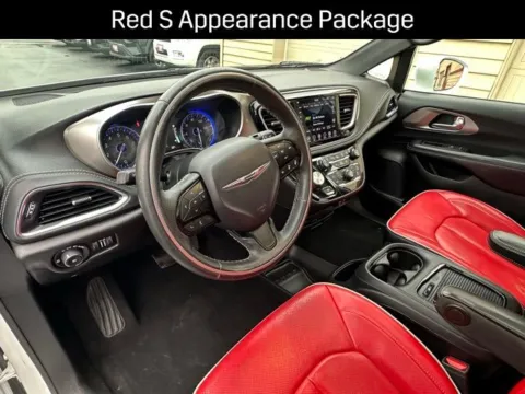 Another view of 2020 Chrysler Pacifica Limited for sale in Milwaukee, WI at Diamond Jim Motor Cars